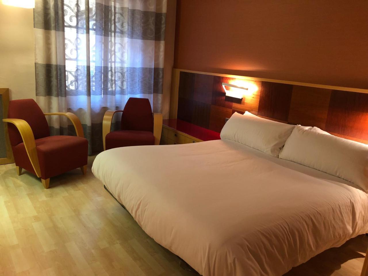 Hostal De La Gloria Viladrau Luaran gambar